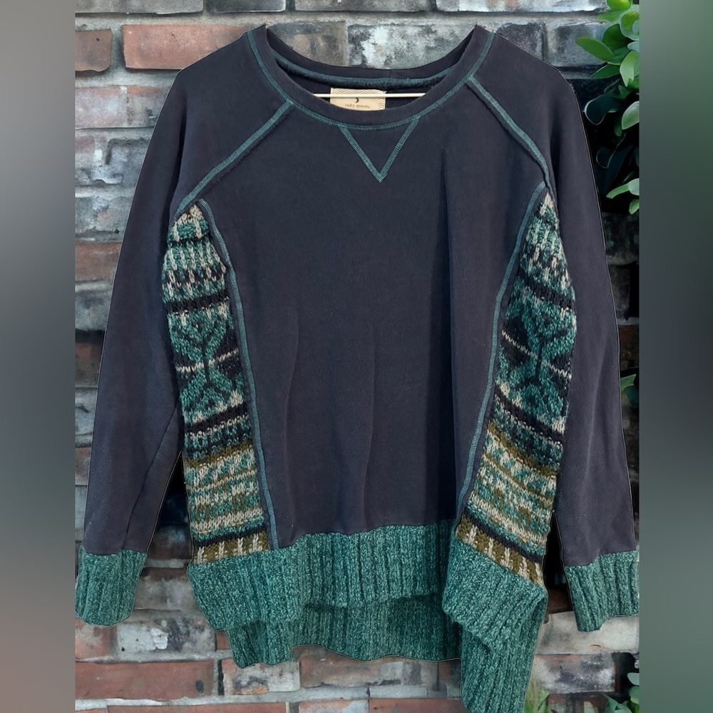 Ruby Moon Women's S Navy Sweatshirt Sweater Aztec Combo Hi-Low EUC!